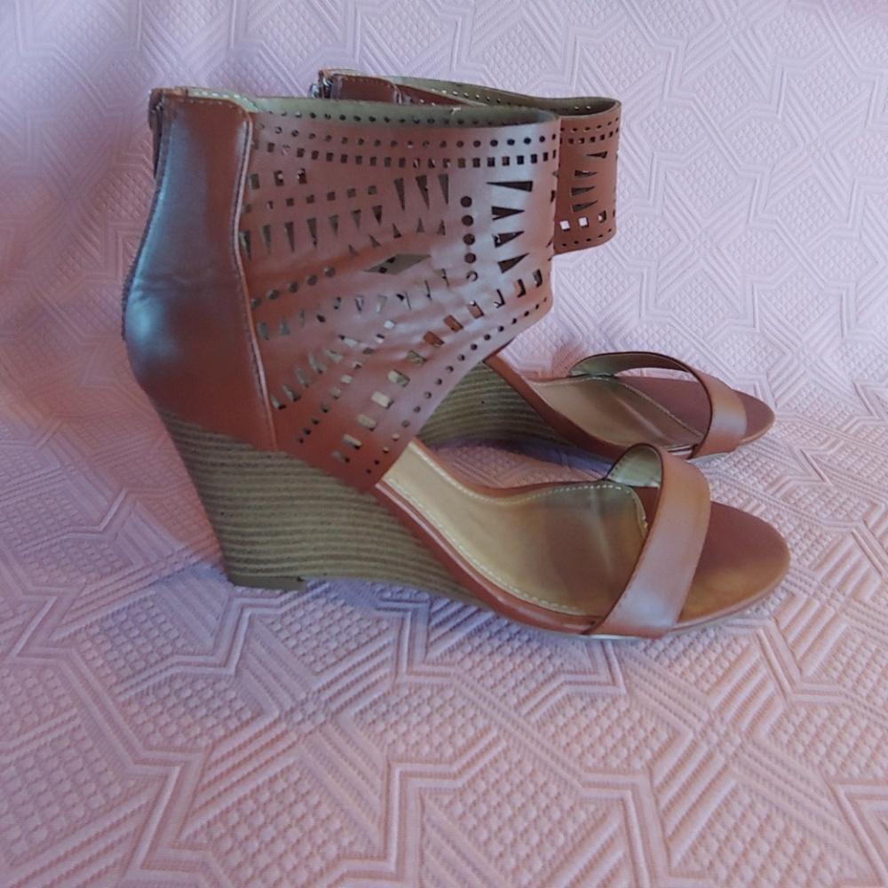 Bonnibel brown wedge sandal size 8 NEW